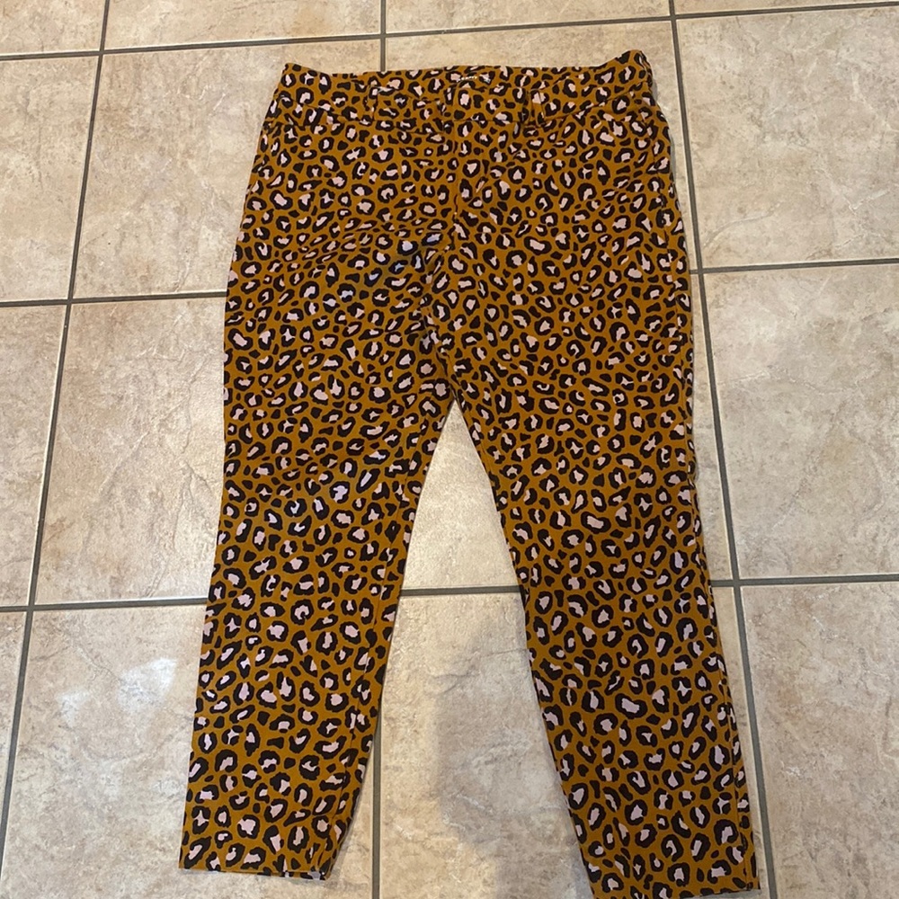 Old Navy Pixie ankle pants in leopard